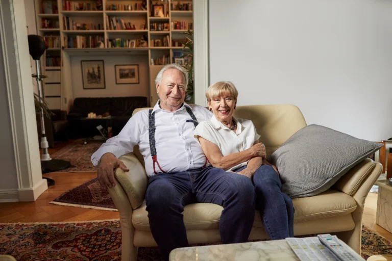 altes Paar vererbt Wohnung