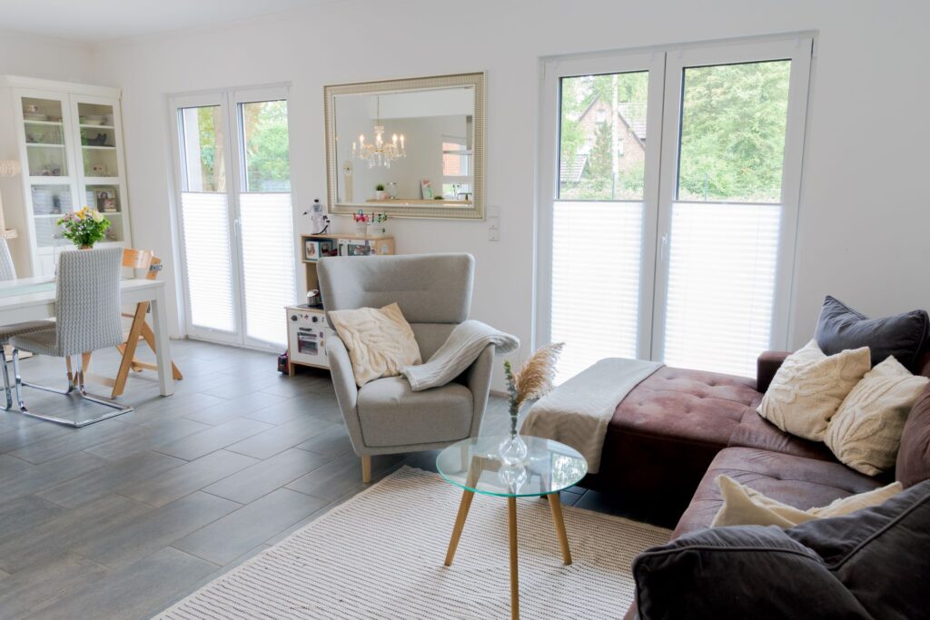 Wohnzimmer mit Blick in den Garten