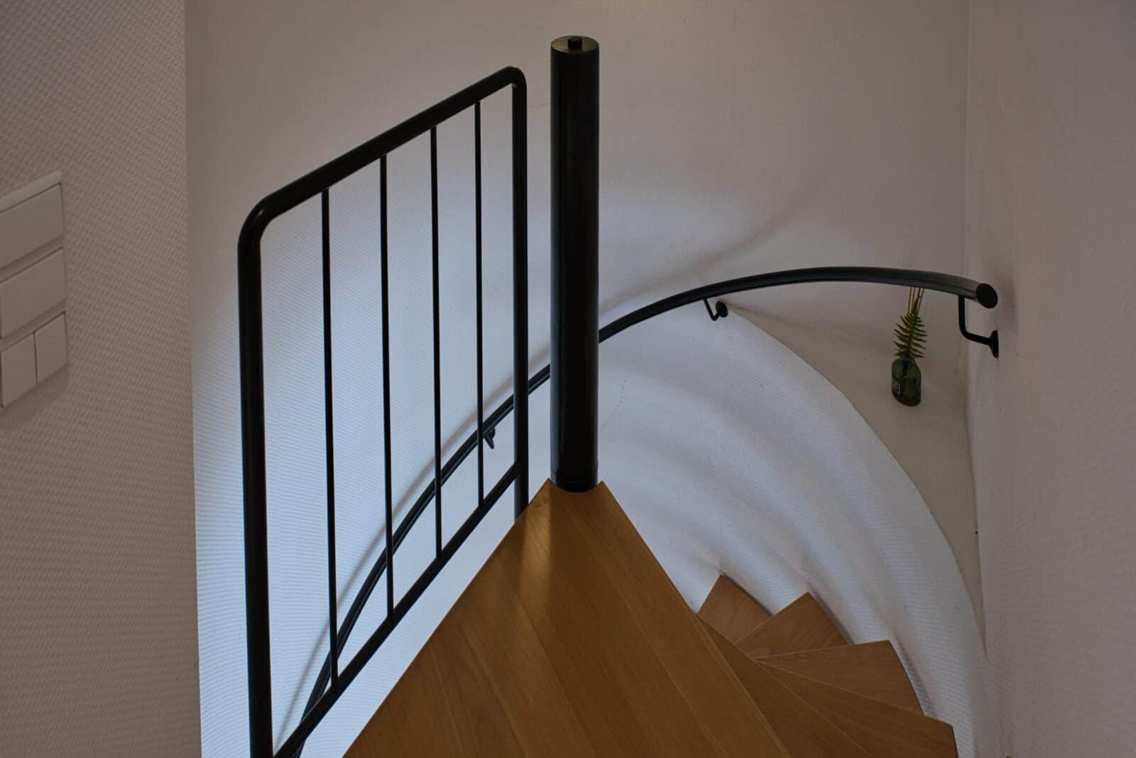 Wendeltreppe abwärts
